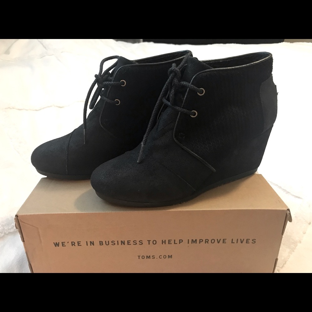 Like new Toms Desert Wedge Bootie black suede braid 7